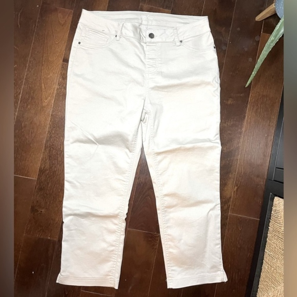 ⭐️ Up! Women’s Pull-on 5-pocket crop pant- size 12